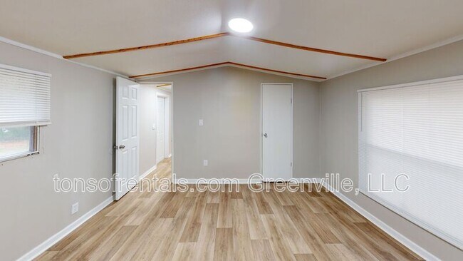 Foto del edificio - 311 Goldsmith Rd