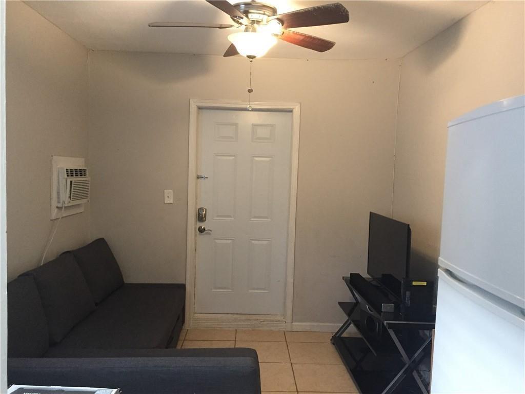 Foto principal - 340 NE 56th St
