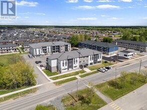 Building Photo - 979 N Russell Rd