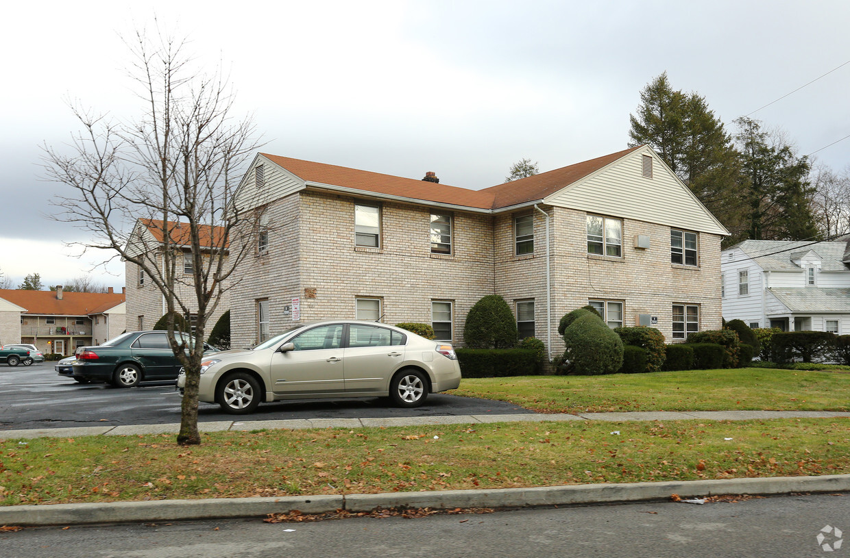 Primary Photo - Hamilton Garden Apartments