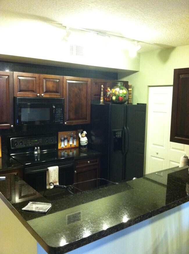 Building Photo - 580 S Sapodilla Ave