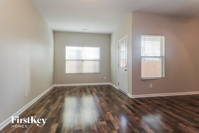 Foto del edificio - 109 Caledonian Cir