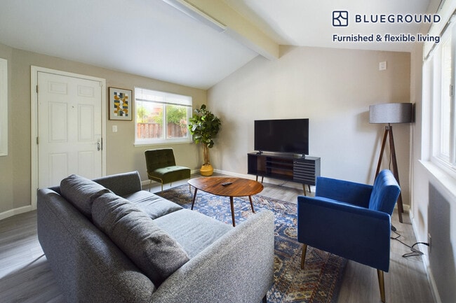 Building Photo - 5313 Avenida Almendros