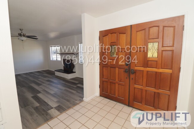 Foto del edificio - MOVE IN SPECIAL! 4bed/2bath house with gar...