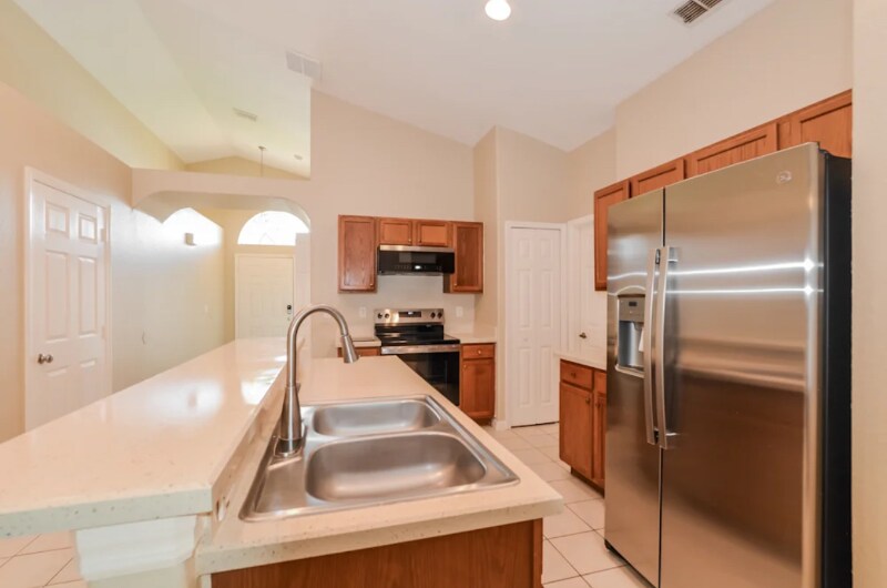 Foto principal - 120 Vine Dr