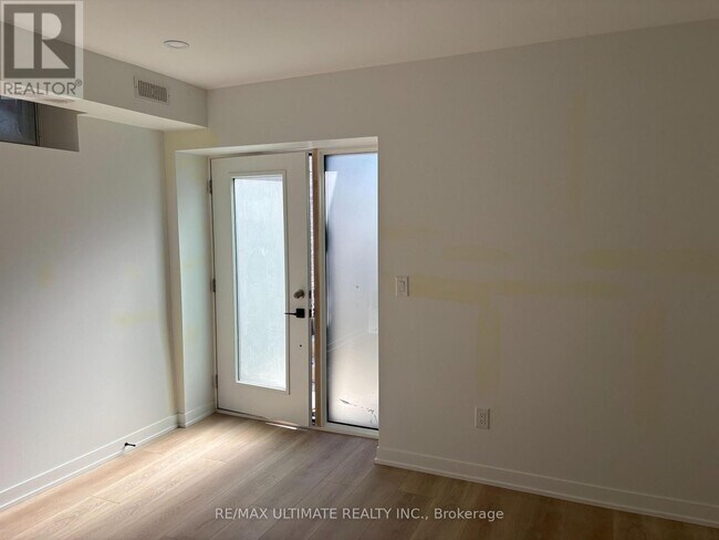 Building Photo - 249 Silverthorn Ave
