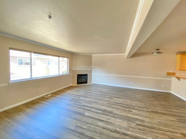Building Photo - Great Townhome for rent