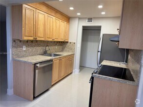 Building Photo - 16450 Miami Dr