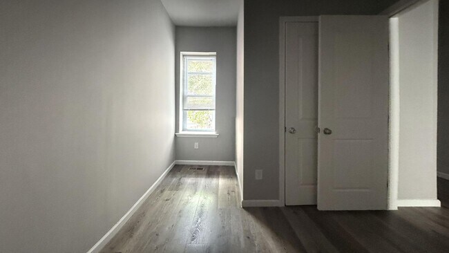 Building Photo - 121 N 59th St