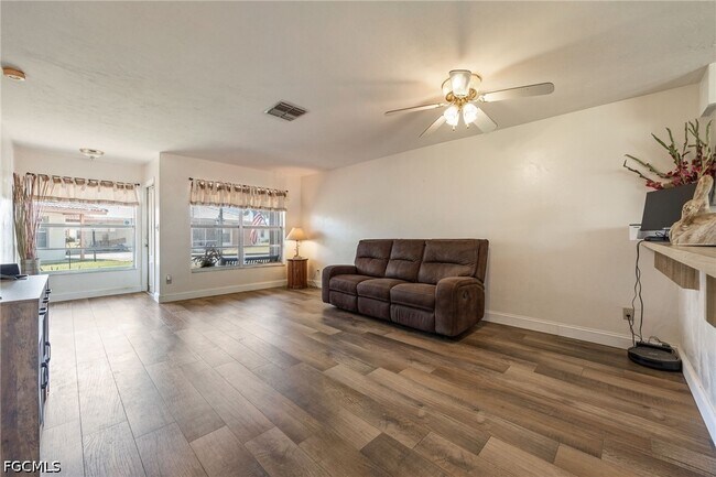 Building Photo - 220 Oakmont Pkwy