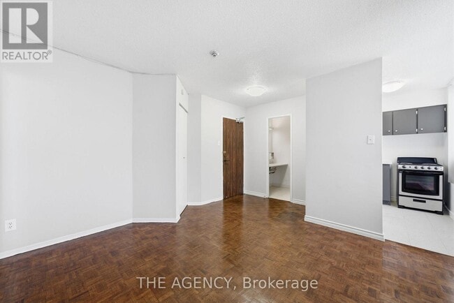 Building Photo - 2360 Dundas St W