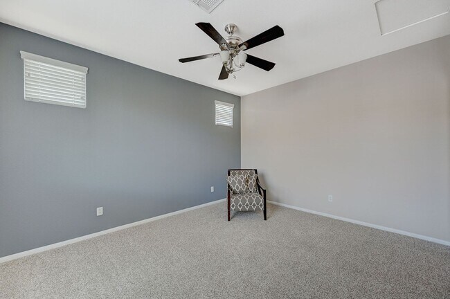 Building Photo - Beautiful 4 bedroom 3 bath home in Southwe...
