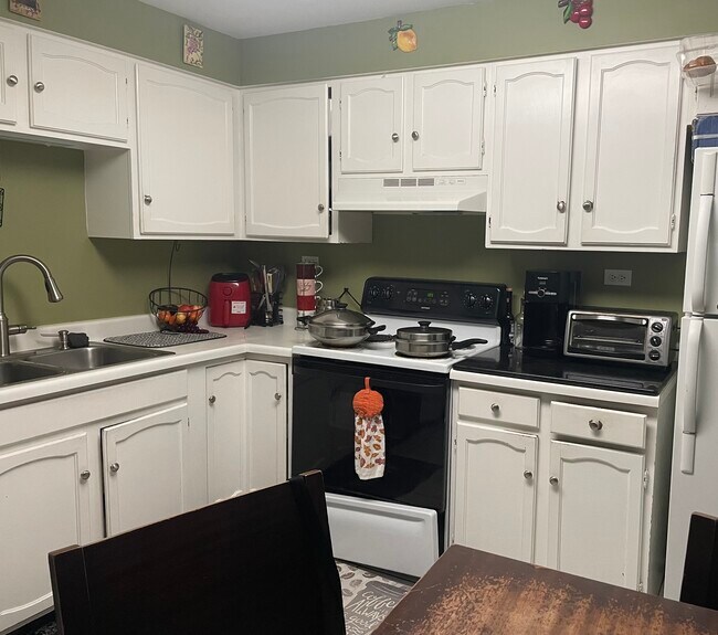 Building Photo - 450 Plum Creek Dr