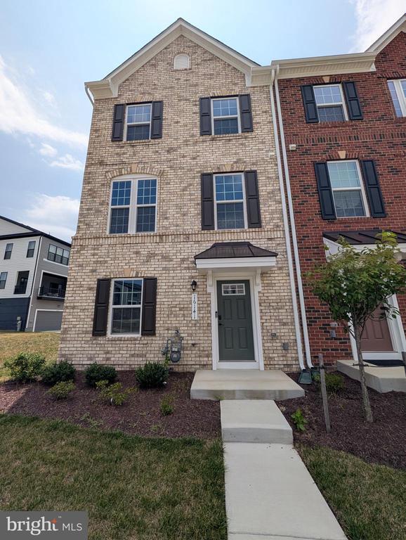 Building Photo - 16141 Meadow Glenn Dr