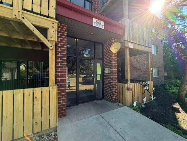 Foto del edificio - 1360 Brook St