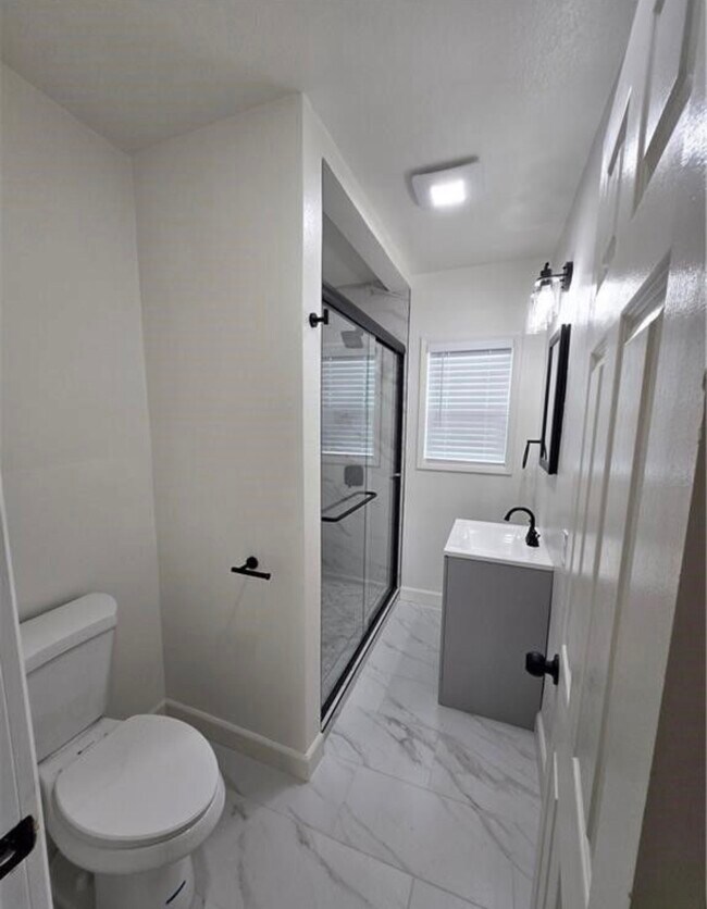 Building Photo - 2436 W Repetto Ave