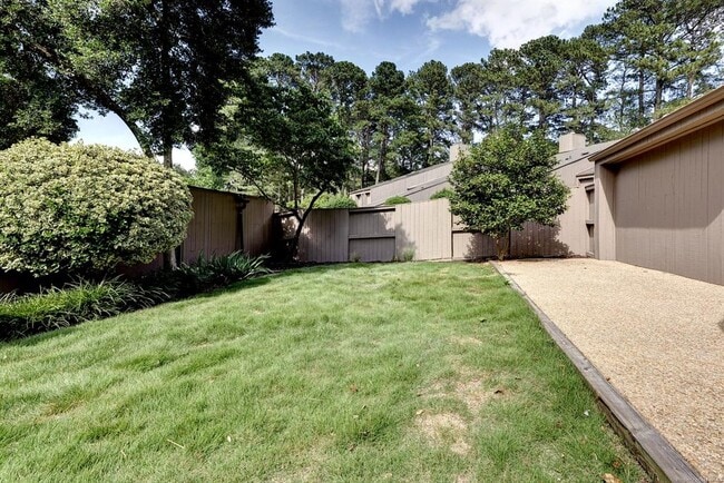 Building Photo - 106 Harrops Glen