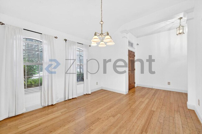 Foto del edificio - 1042 Grimes Dr