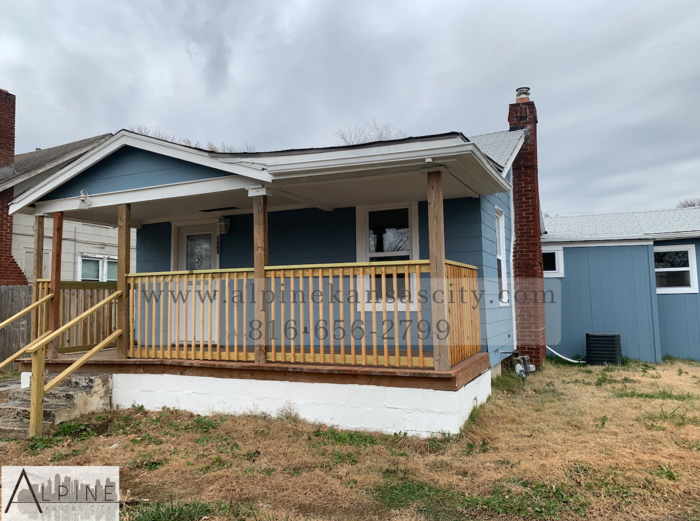 Primary Photo - Independence Home With Bonus Room/Office