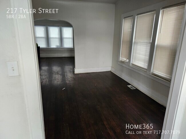Building Photo - 217 Tyler St