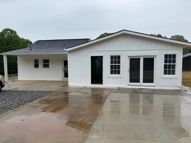 Building Photo - 333 Big Mill Farm Rd