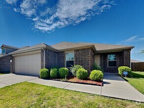 Building Photo - 407 Plum Dr