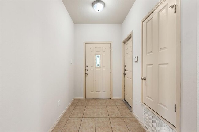 Foto del edificio - 220 Bauxite Dr