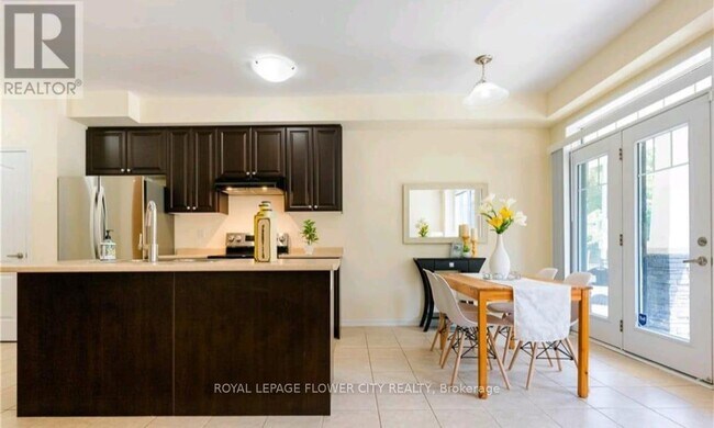 Building Photo - 8273 Tulip Tree Dr