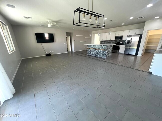 Building Photo - 739 N 156th Ln