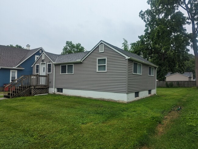 Building Photo - 307 W Ells Ave