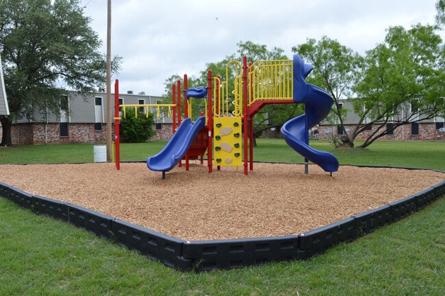 Building Photo - Sadosa Ridge