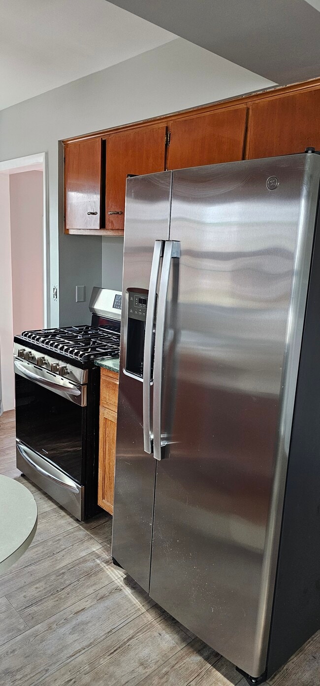 Building Photo - 7501 Walnut Ave