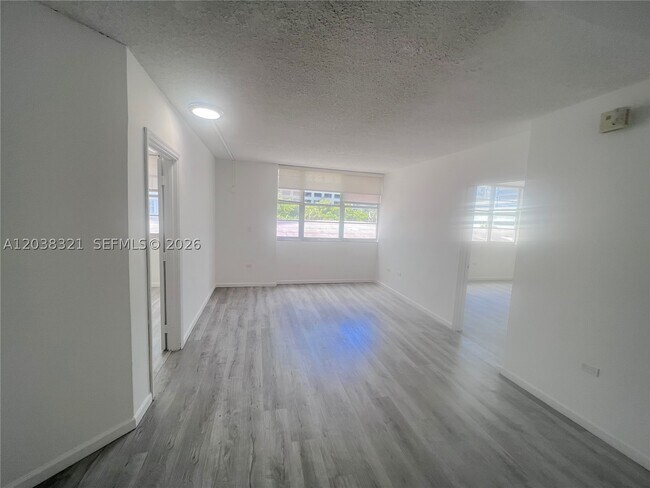 Foto del edificio - 801 Brickell Bay Dr