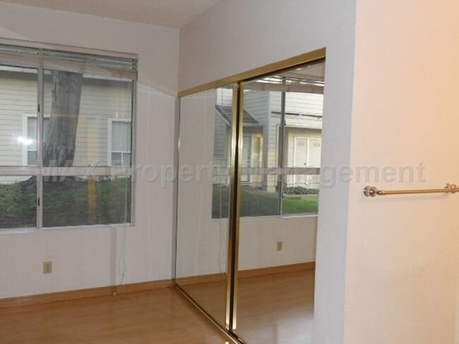 Building Photo - Available now 2 Bedrooms 2 Bathrooms Townh...