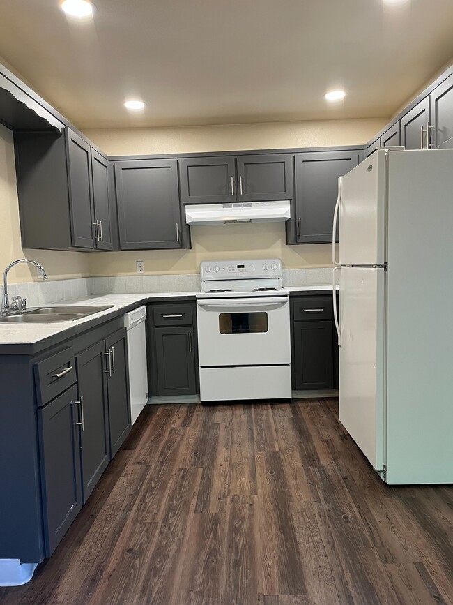 kitchen - Summerfield Apartments