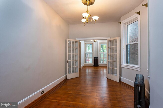 Building Photo - 4018 Roland Ave