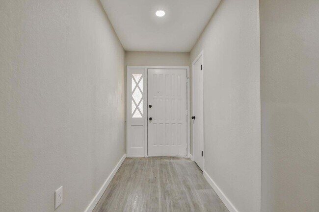 Foto del edificio - 8007 Elmwood Avenue