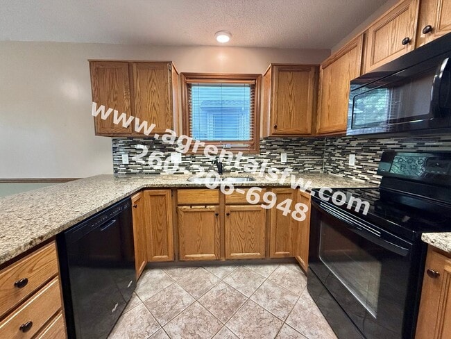 Building Photo - 3 Bedroom House