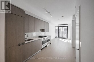 Building Photo - 160 Kingsway Crescent