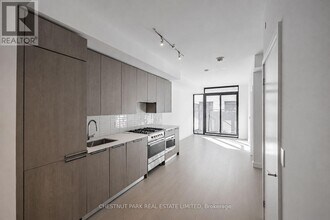 Building Photo - 160 Kingsway Crescent