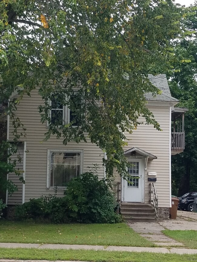 1608 Main St Unit Upper, Stevens Point, WI 54481 Apartments in