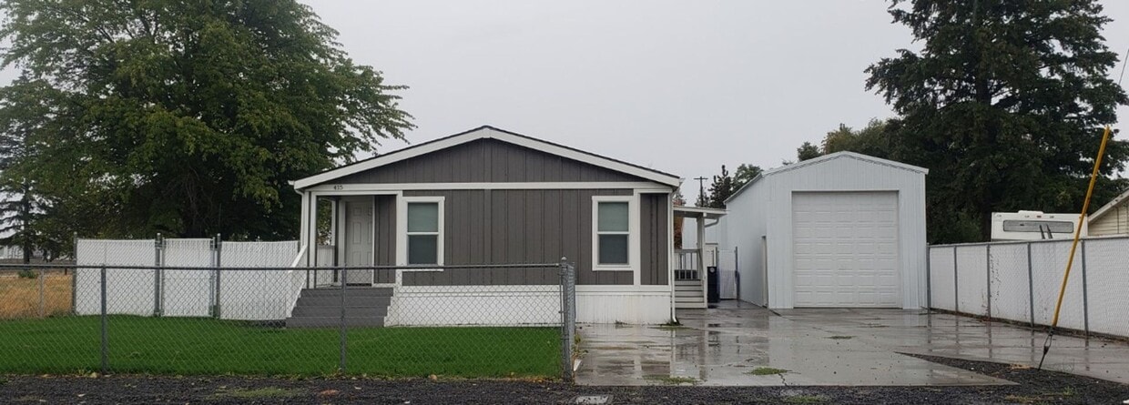 Primary Photo - Beautiful 3-Bedroom Home with Bonus Room, ...