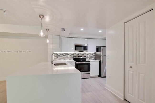 Foto del edificio - 3605 NE 207th St