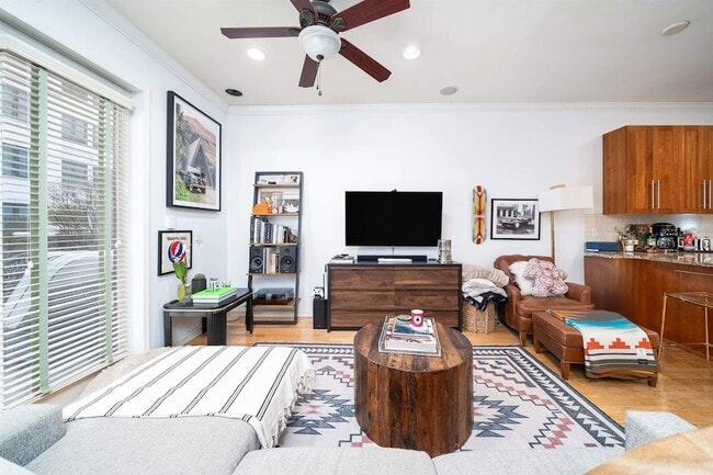 Foto del edificio - 1200 Grand St