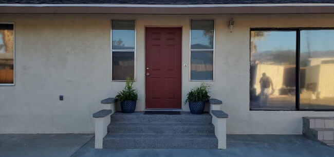 Building Photo - 61500 Bandera St