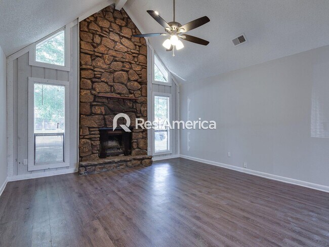 Building Photo - Completely renovated 3 bedroom, 2 bathroom home