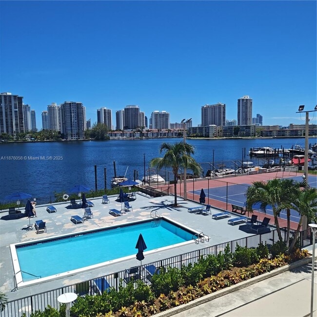 Foto del edificio - 2750 NE 183rd St
