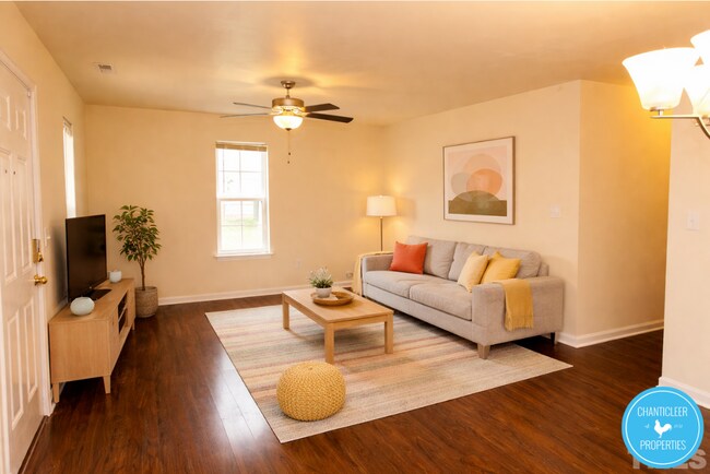 Foto del edificio - 917 Skinner Dr