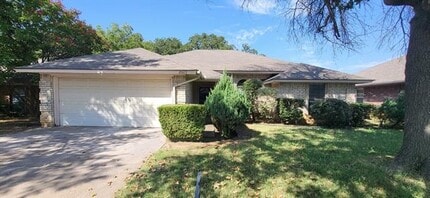 Building Photo - 2603 Bayberry Ln
