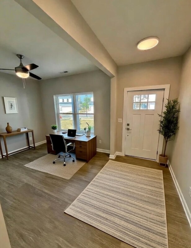 Foto del edificio - 9416 Lawing School Rd